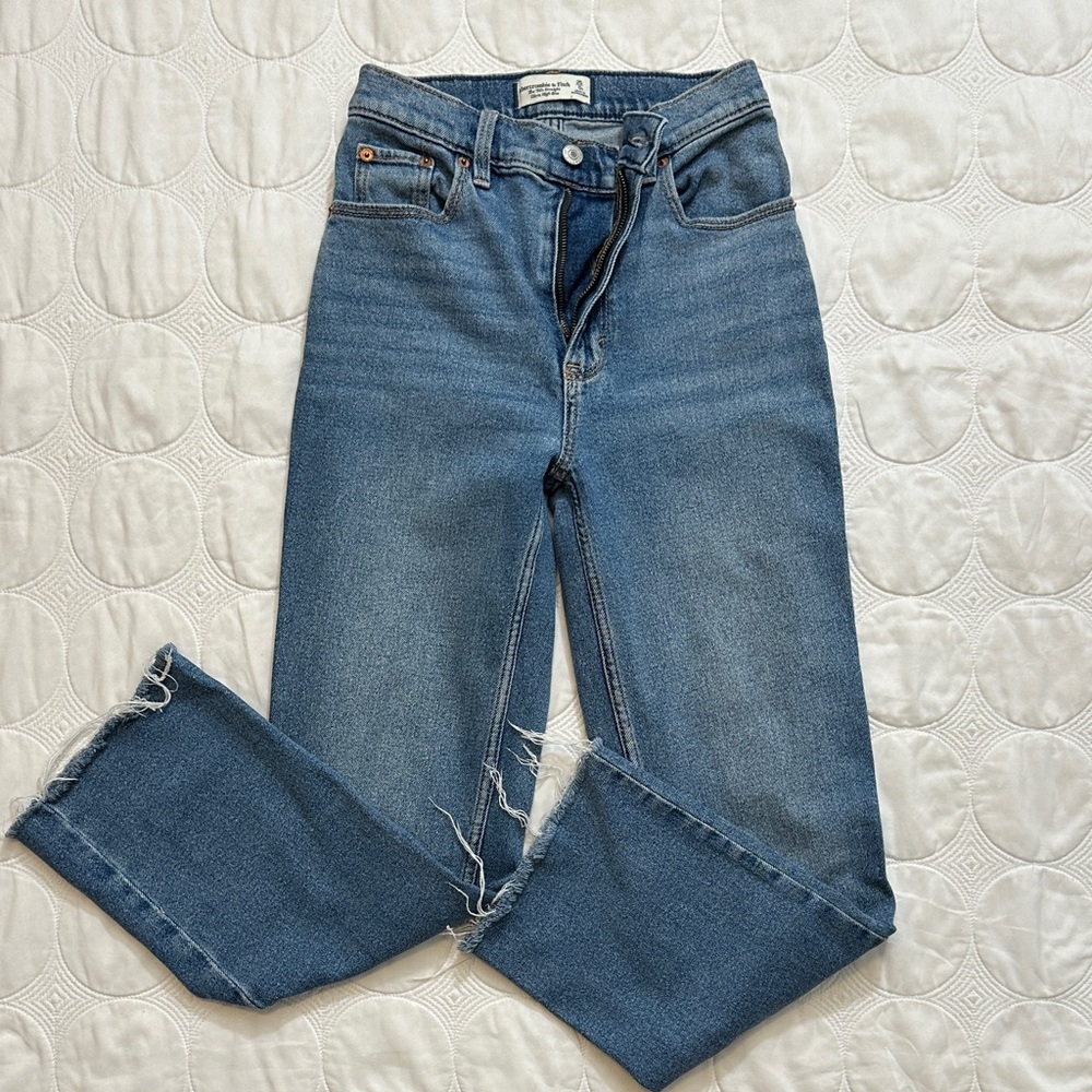 Abercrombie & Fitch 90’s Straight Ultra High Rise Blue Jeans